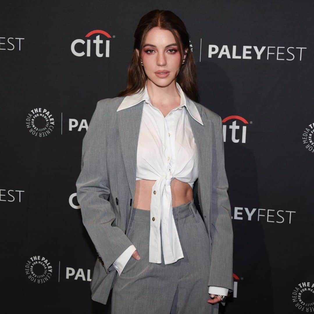 アデレード・ケインのインスタグラム：「Had a blast w the @greysabc team at #paleyfest Special thanks to @t.r.knight for being our amazing moderator ♥️  @narrativepr  @daniandemmastyle  @melissa.hernandez  @bykileyfitz」