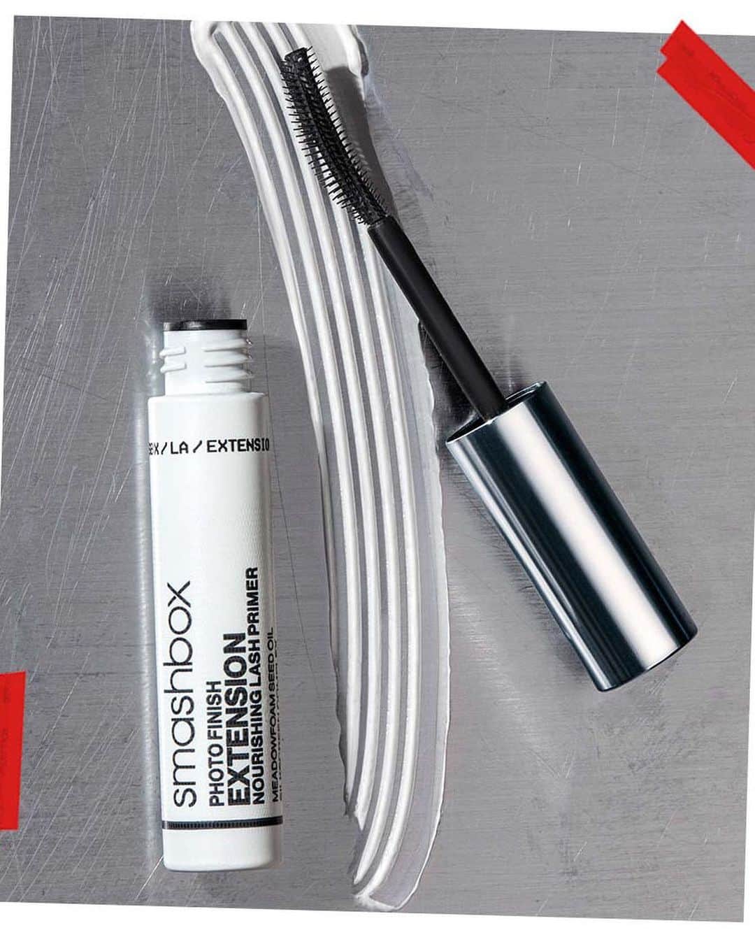 Smashboxのインスタグラム：「👀 No more falsies promises 👀  Get nourished lashes, smudge-resistant mascara wear + falsies-like length (with none of the damage). Shop NEW Extension Lash Primer at @ultabeauty @macys Link in bio」