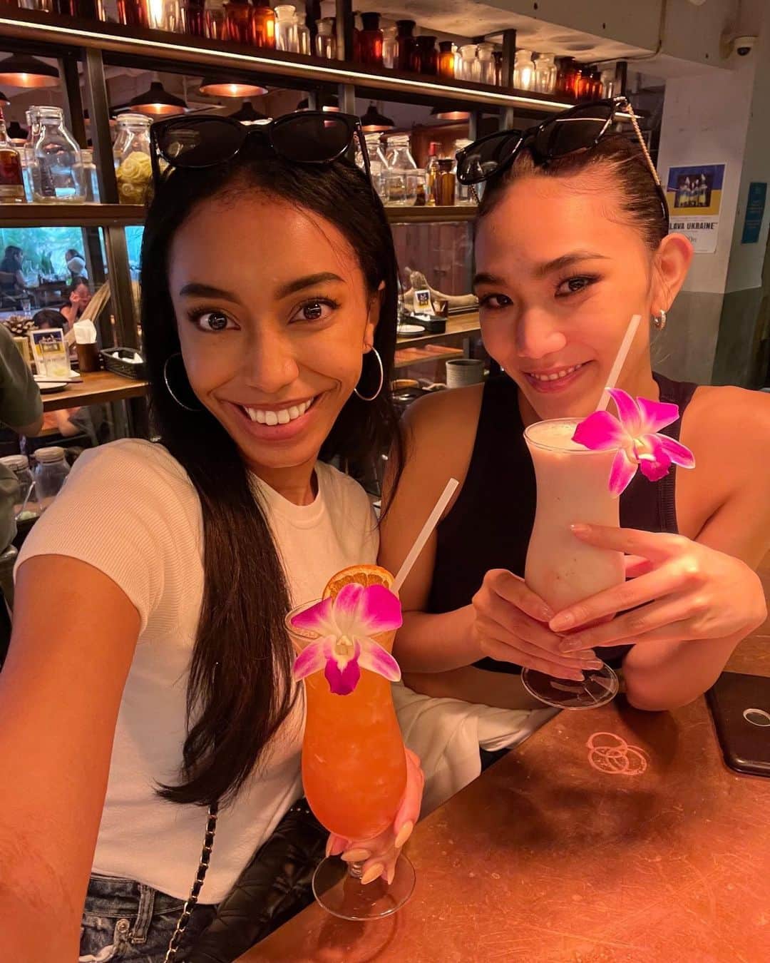 モンスーンカフェのインスタグラム：「🌴 @chikamizunojp いつもご来店ありがとうございます！⁠ Thanks for always coming to Monsoon Cafe! We wish you success on your new journey! 🌊⁠ ---⁠ REPOST⁠ Friends are treasures🫶🏽🌺💕 ⁠ @miyuki_nozawa_」
