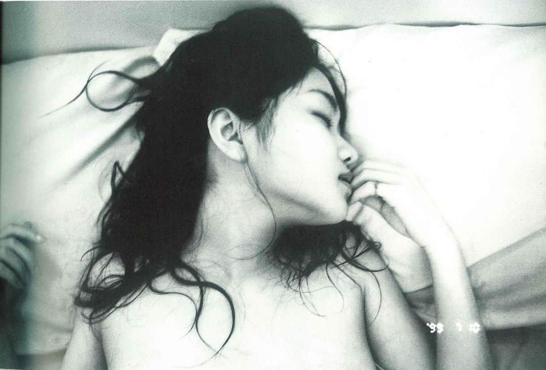 Eileen Kellyのインスタグラム：「📸: Nobuyoshi Araki  Word of the day: tenting ⛺️  Tenting happens when a person with a vagina gets turned on. The uterus gets raised, which creates more space within the vagina. The lengthening and stretching of the vagina plus the increase in natural lubrication make penetration possible and more pleasurable.   Penetrative sex when a person is not very aroused or wet enough can cause pain and tearing. Focus on foreplay and use a personal lube when needed to make sure sex feels great for everyone involved!」