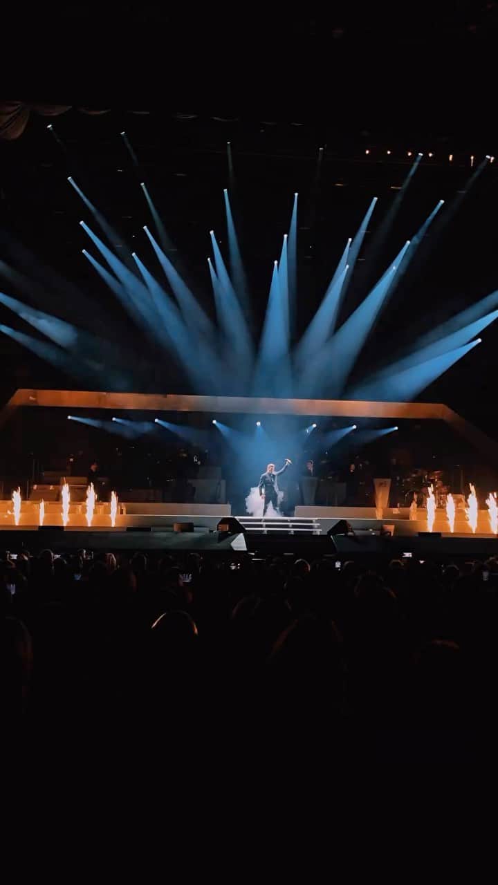 マイケル・ブーブレのインスタグラム：「There’s pure joy in everything I do on that stage. So proud of this tour so far, so excited for what’s to come. #MBHighertour」