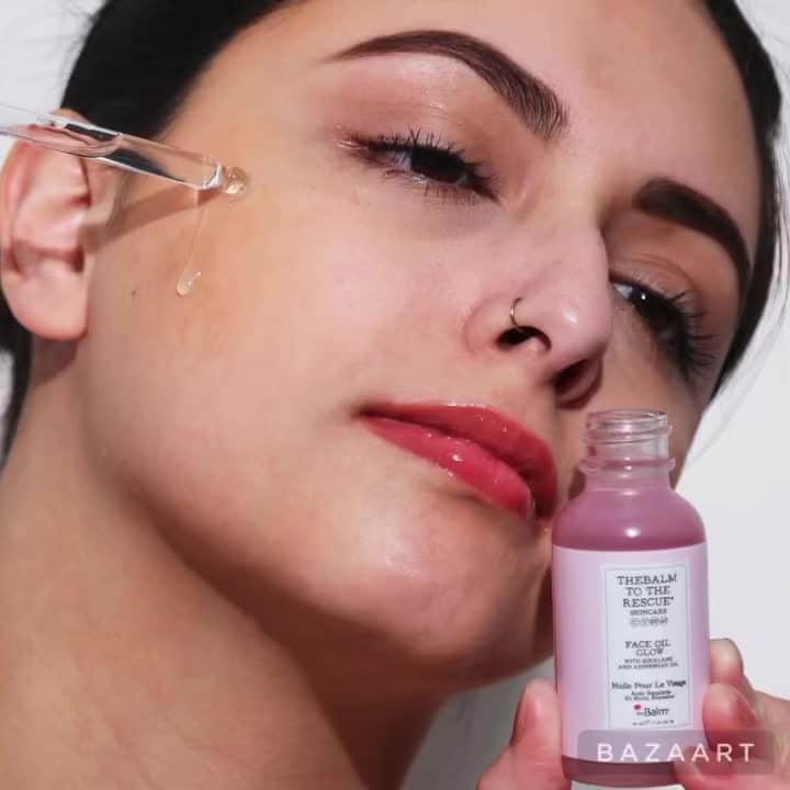 the Balmのインスタグラム：「⭐️ Blend our Mary-Lou Manizer Highlighter + our Face Oil Glow for the PERFECT dewy look! Over 20% off your new favorite bundle! Only $38!  What’s inside the bundle? 👇  🤍 Face Oil Glow $25: Our special blend of Squalane & Abysinnian Oil will provide the ultimate tune up in hydration and soothing benefits.  🤍 Mary-Lou Manizer $24: Our highlighter, shadow and shimmer rolled into one diffuses light so your skin looks softer and younger while adding a subtle glow.  #thebalm #thebalmcosmetics #thebalmskin #thebalmskincare #cleanskincare #beauty #glam #crueltyfreebeauty #beautiful #instagood #springtime #instamakeup #makeupaddict」