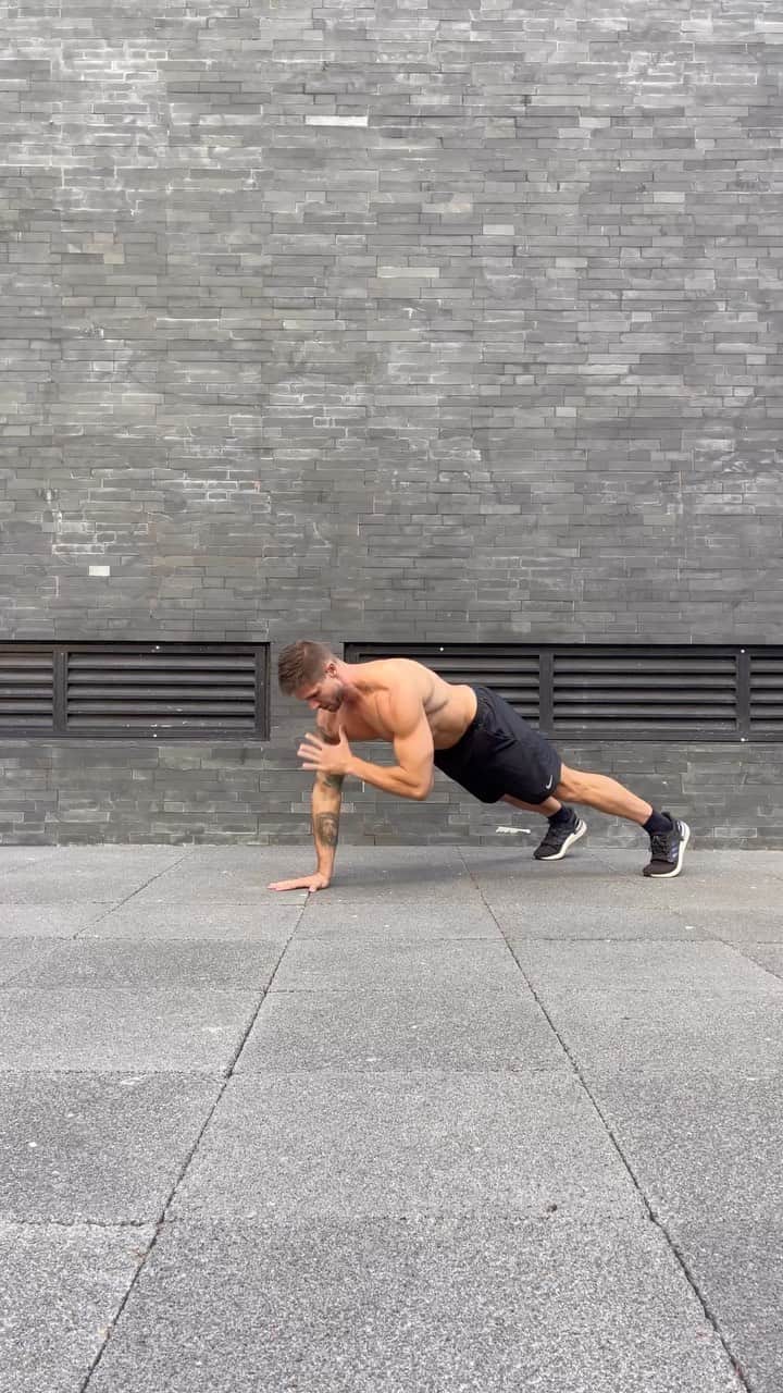 のインスタグラム：「Bora de treino?! Esse e muitos outros estão disponíveis no site de @yopro.br: www.yopro.com.br 👊🏻 Legal, né?  Faz e me conta o que achou! Ah, e depois, que tal um YoPRO? YoPRO é proteína, sabor e praticidade pra sua rotina. #CadaTreinoConta #CadaSuorConta #CadaYoPROconta #publ」