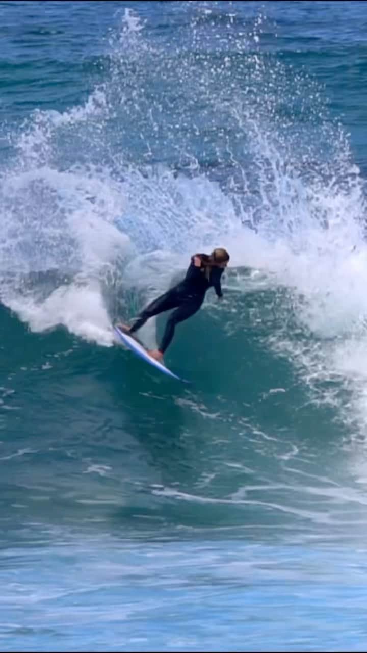 レイキー・ピーターソンのインスタグラム：「Been having a blast here at the Bells Bowl 🔔 • •  New surf edit just dropped… go check it out!」
