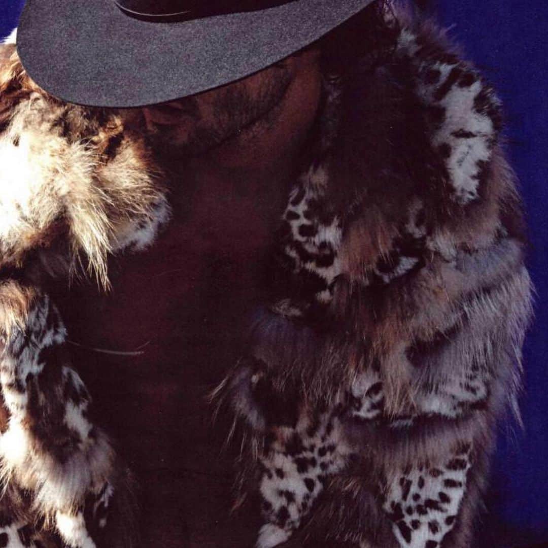 マーロン・テシェイラさんのインスタグラム写真 - (マーロン・テシェイラInstagram)「💢🔞🔥 when we used to sell cars 🔥🔞💢 But was all about the coat ✨😝  W/ the incredible @georgecortina 💫 📸 by the super @milanvukmirovic ✨  💢🔞🔥 Quando costumávamos vender carros. 🔥🔞💢  “Mas na verdade era tudo sobre o casaco. “ ✨😝  — MADE IN BRAZIL —-  @madeinbrazil   —- 🎩…Peace&Light…♻️ —-  #MadeInBrazil #Cars #SALE #GoodVibesOnly」4月4日 6時32分 - marlontx