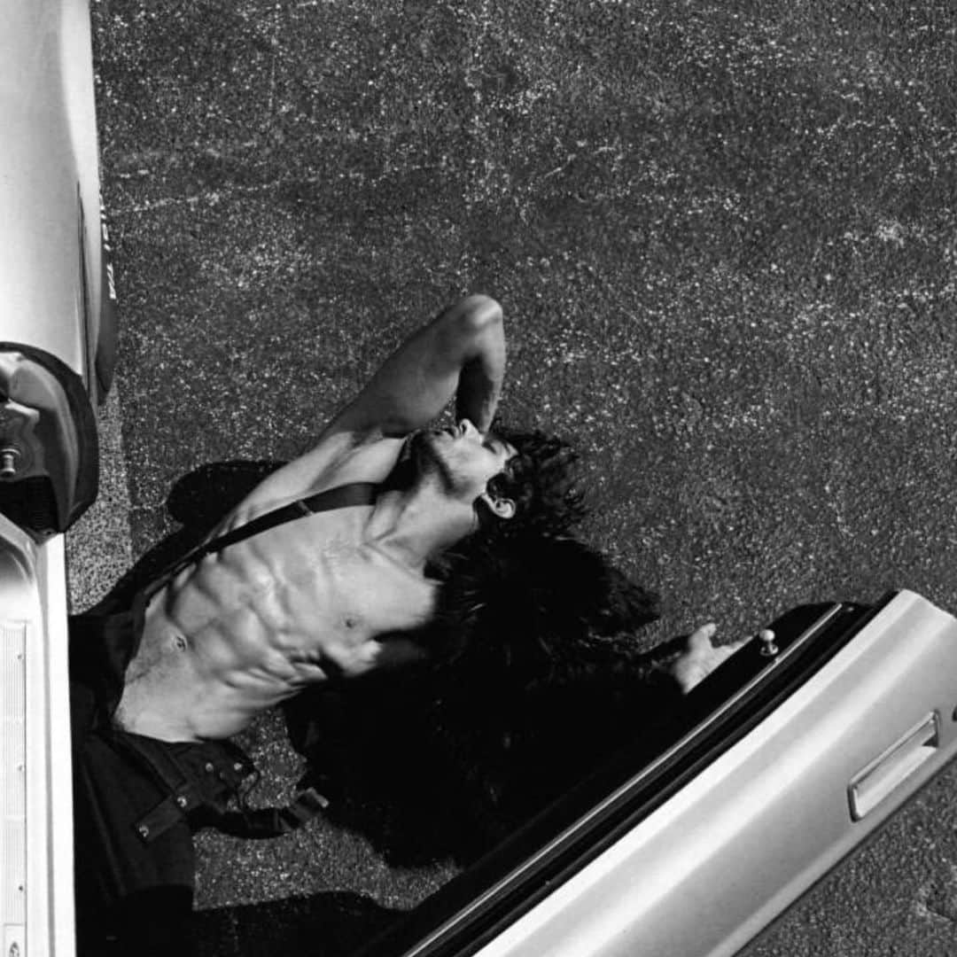 マーロン・テシェイラさんのインスタグラム写真 - (マーロン・テシェイラInstagram)「💢🔞🔥 when we used to sell cars 🔥🔞💢 But was all about the coat ✨😝  W/ the incredible @georgecortina 💫 📸 by the super @milanvukmirovic ✨  💢🔞🔥 Quando costumávamos vender carros. 🔥🔞💢  “Mas na verdade era tudo sobre o casaco. “ ✨😝  — MADE IN BRAZIL —-  @madeinbrazil   —- 🎩…Peace&Light…♻️ —-  #MadeInBrazil #Cars #SALE #GoodVibesOnly」4月4日 6時32分 - marlontx