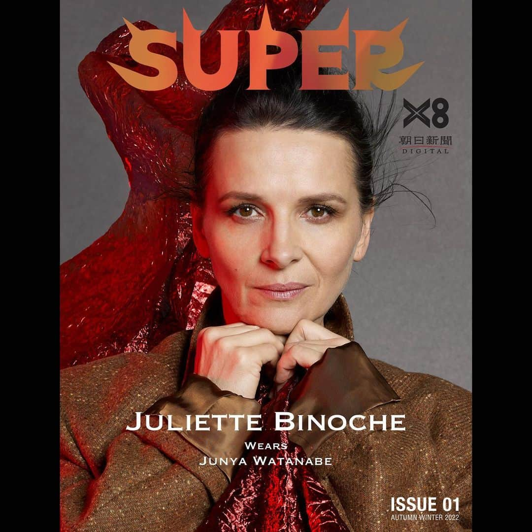 レスリー・キーさんのインスタグラム写真 - (レスリー・キーInstagram)「Super Magazine @supermagazinenyc  ★ 2022 AW issue 01 ★  JULIETTE BINOCHE wears Junya Watanabe  ———————————————————— Cover featuring @juliettebinoche  Photographed by @lesliekeesuper  Styling by @renrenofjoytoy  Hair by @hanjeehanjee  Makeup by @celine_planchenault  Wardrobes @junyawatanabe  Design Artwork @yutanakajima_elm @shigerutheme  @megsuzukitheme @the_me.jp @enlightenment.1997  Media support @asahi_fashion @x8_gallery   #supermagazine #supermagazinenyc #juliettebinoche #junyawatanabe #superx8 #asahifashion #lesliekeesuper #x8gallery #lesliekee」4月4日 6時38分 - lesliekeesuper