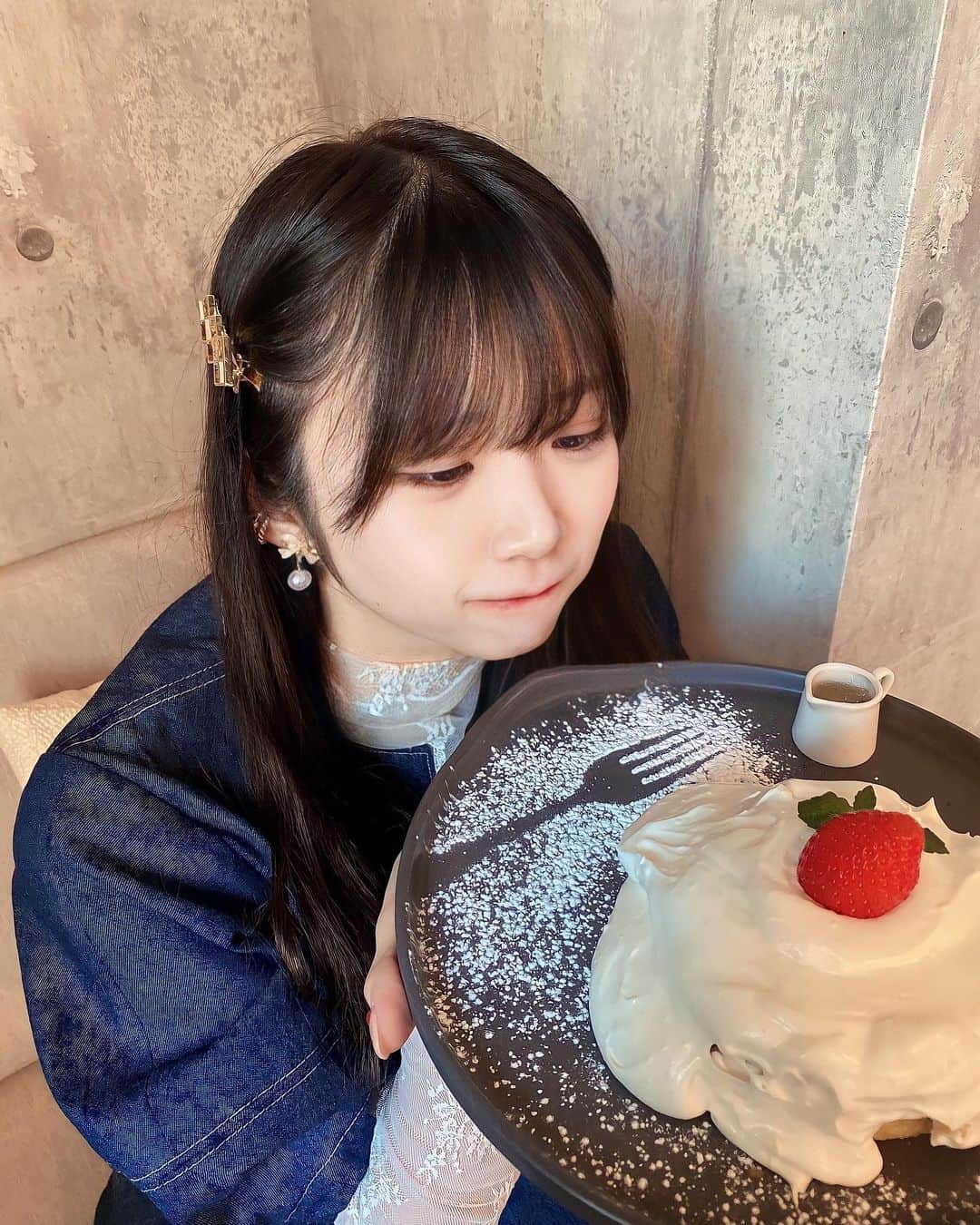 堂本千晴のインスタグラム：「半分こしよ？🍓🍯🥞」