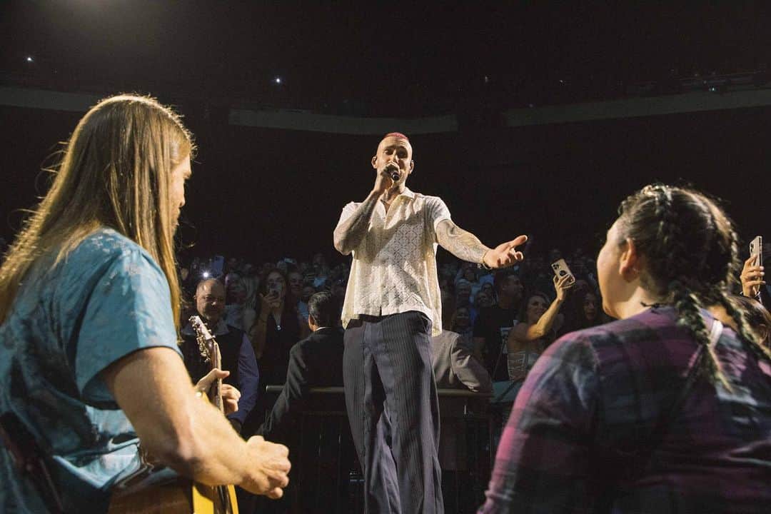 Maroon 5のインスタグラム：「#M5LV • NIGHT 5 • @parkmgm」