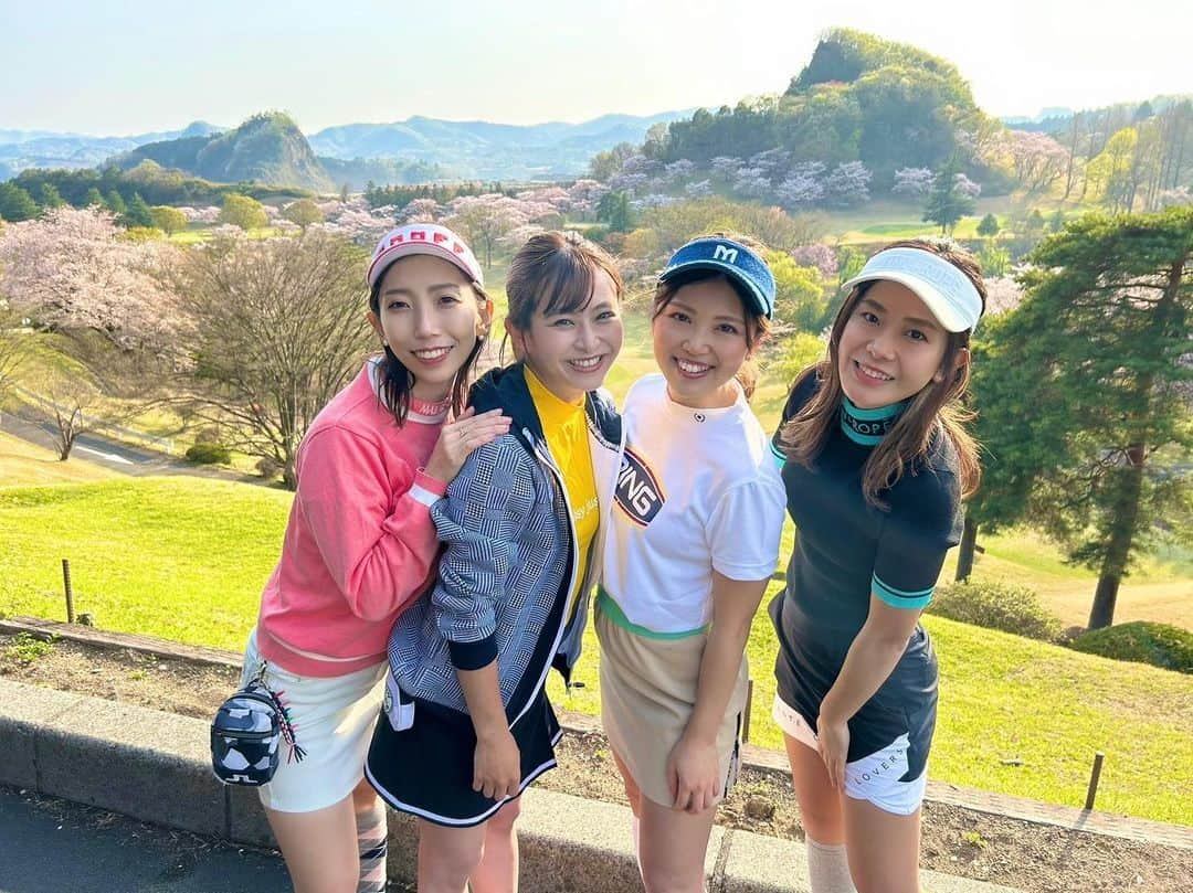 中庄司愛希のインスタグラム：「先日、久しぶりにゴルフに行ってきました⛳️  お天気も良くて大好きなメンバーでとーっても楽しかった💓  #ゴルフ #ゴルフ女子 #お花見 #桜 #お花見ゴルフ #ゴルフラウンド #ゴルフコーデ #ゴルフ場 #さくら #春ゴルフ」