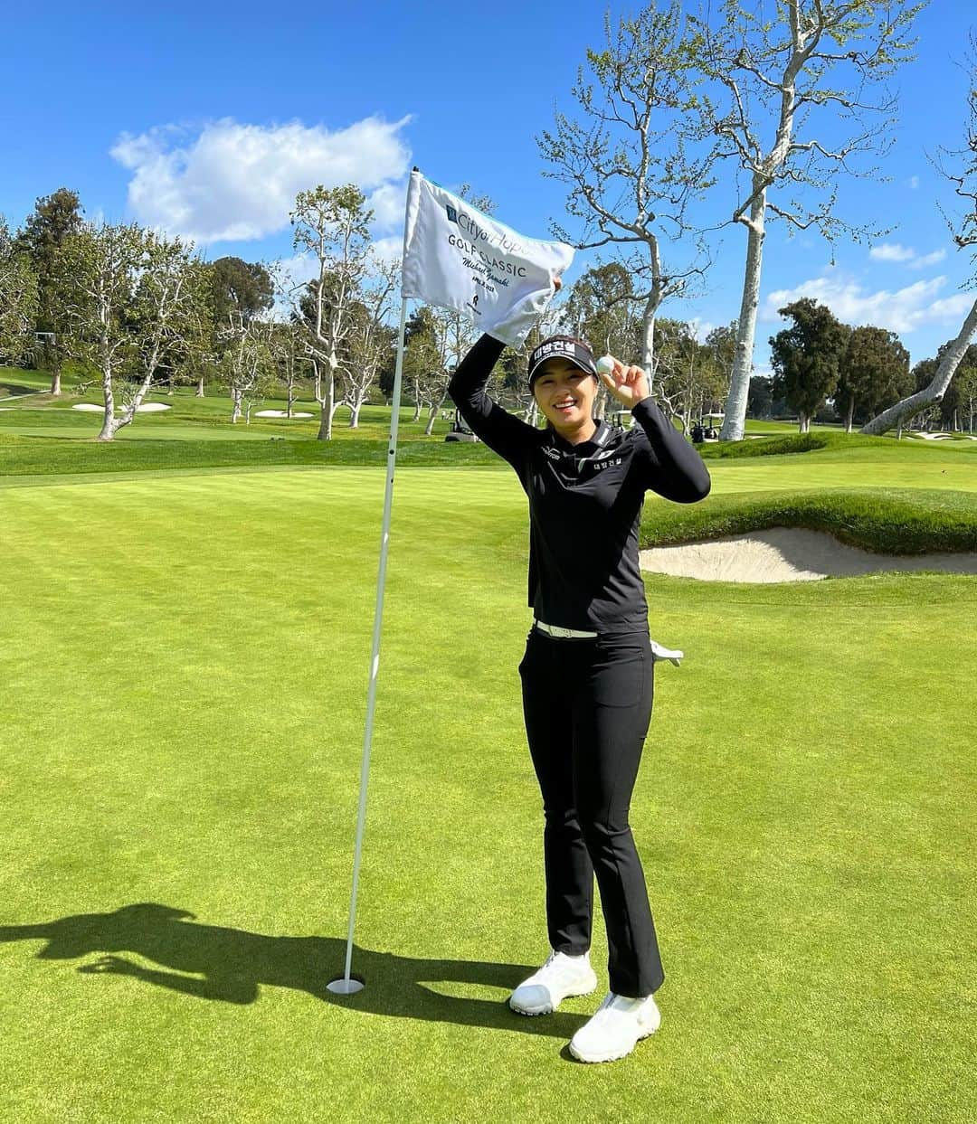 イ・ジョンウン6のインスタグラム：「Today I hit my 5th hole-in-one and it was on the 6th hole!  The no.6 is without a doubt my lucky number☺️ Hoping for some more luck on my side this season!🤞🏻  앞으로도 좋은일만 있을거야 그럴거야🍀 좋은 기운 받아가세요⛳️」