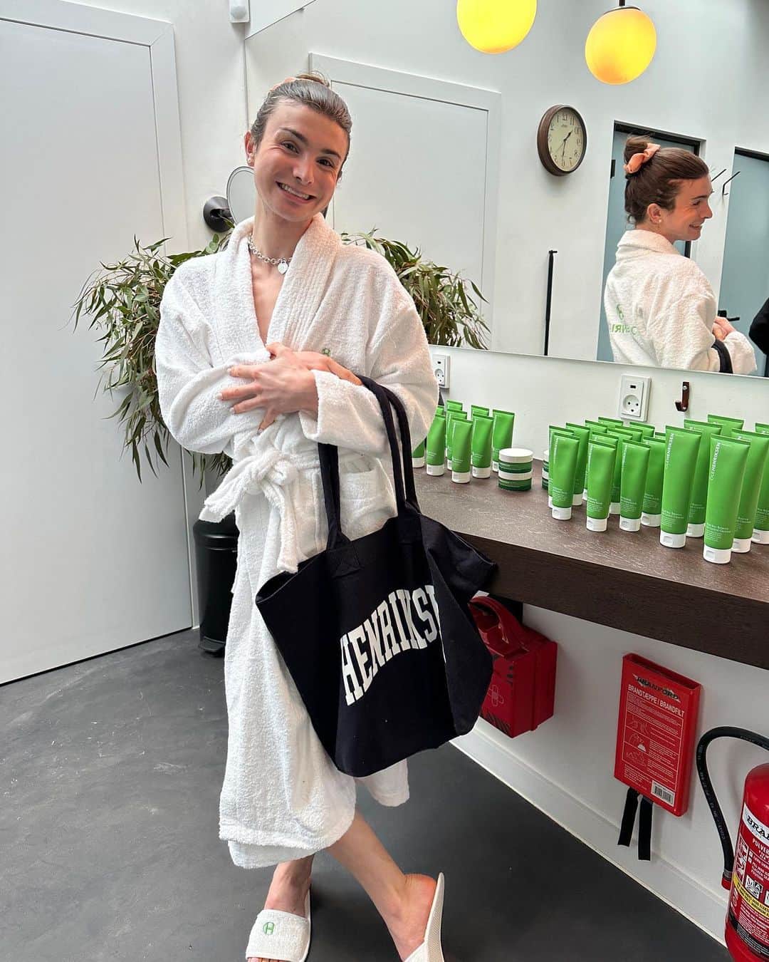 DYLAN MULVANEYさんのインスタグラム写真 - (DYLAN MULVANEYInstagram)「DYLAN DOES DENMARK DUMP- thank you @olehenriksen for the most incredible trip ever, best products and best people. My heart is still smiling! ❤️ 📸 @lestreetedit」4月4日 7時08分 - dylanmulvaney