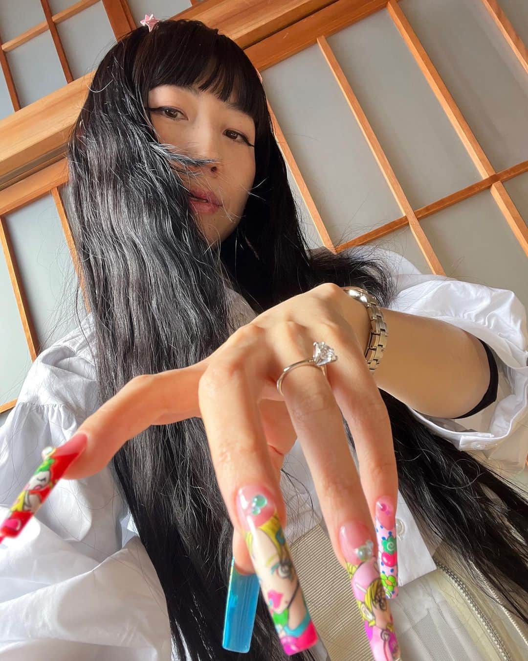 Mei Kawajiriさんのインスタグラム写真 - (Mei KawajiriInstagram)「Couple anime nails 物語 for japan trip ♥︎🇯🇵♥︎ #ご近所物語 #化物語 🌸💕 Ai Yazawa ,you are my childhood dream♥︎🌸💕❤️💓♥︎🍒🫐🍓」4月4日 7時08分 - nailsbymei