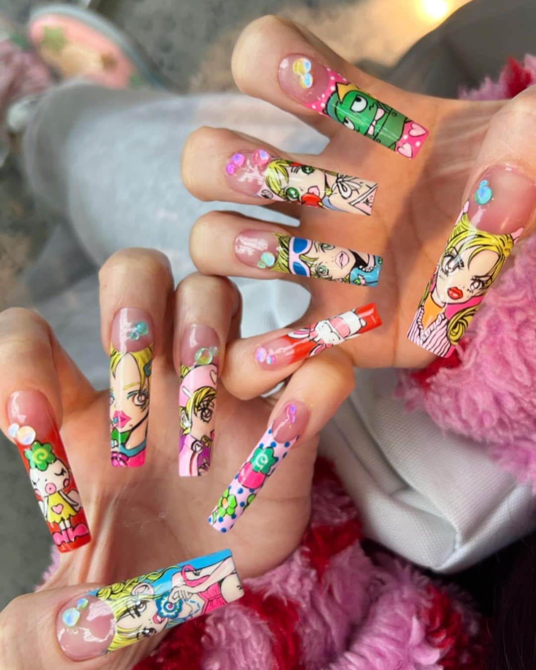 Mei Kawajiriさんのインスタグラム写真 - (Mei KawajiriInstagram)「Couple anime nails 物語 for japan trip ♥︎🇯🇵♥︎ #ご近所物語 #化物語 🌸💕 Ai Yazawa ,you are my childhood dream♥︎🌸💕❤️💓♥︎🍒🫐🍓」4月4日 7時08分 - nailsbymei