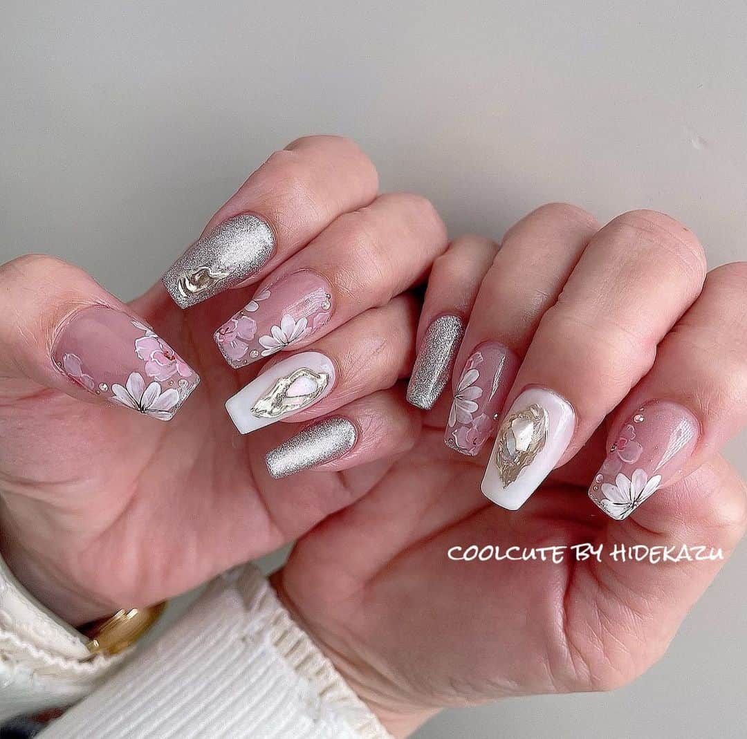 のインスタグラム：「◇フラワーネイル 透明感のあるうる艶フラワーネイル💅🌸 @raygel.nail_official  ・ ・ ネイル施術、レッスンのご予約お問い合わせはこちらから⬇️ プライベートサロンCoolCute 中目黒駅徒歩２分  ご予約はLINEより LINE 🆔→「@ghu9662h」 ※@マークをつけたままご検索ください。  もしくはプロフィールの「メール」よりお問い合わせください。  #おしゃれ#ファッション#かっこかわいい#coolcute#hidekazu#ネイル#ジェル#ジェルネイル#ジェルアート#ネイルデザイン#ネイルアート#大人ネイル#可愛いネイル#キラキラネイル#フラワーネイル#ピンクネイル#春ネイル #nail#nails#nailart#nailartist#gelnail#nailstagram#Instanail#flowernail#flowernails#pinknails」