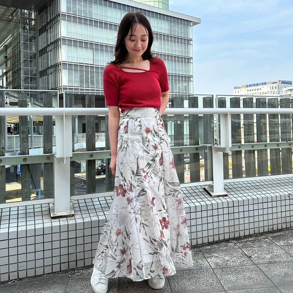 のインスタグラム：「. ／ 最終日✔︎ 23:59まで  ポイント10倍プレゼント中！ 詳細は @mercuryduo_styling  ストーリーからCHECK ＼ ⁡  #2wayアシメネックテープリブニット color:off-white/black/red/lime size:F 690ポイントプレゼント  #シアー分繊フラワーフレアスカート color : ivory/pink/mintgreen size : S/M 1,760ポイント付与  ⁡ アイテム詳細は @mercuryduo_stylingのTOPリンクより 公式サイトRUNWAY channelをご覧ください。  【着用スタッフ】 @mercuryduo_manami / 162cm 骨格ストレート / イエベ秋 ⁡ ⁡  ＿＿＿＿＿＿＿＿＿＿＿＿＿＿＿＿＿＿＿＿＿＿＿＿＿＿  ⁡ @mercuryduo_com   #MERCURYDUO #公式通販RUNWAYchannel #マーキュリーデュオ  ＿＿＿＿＿＿＿＿＿＿＿＿＿＿＿＿＿＿＿＿＿＿＿＿＿＿」