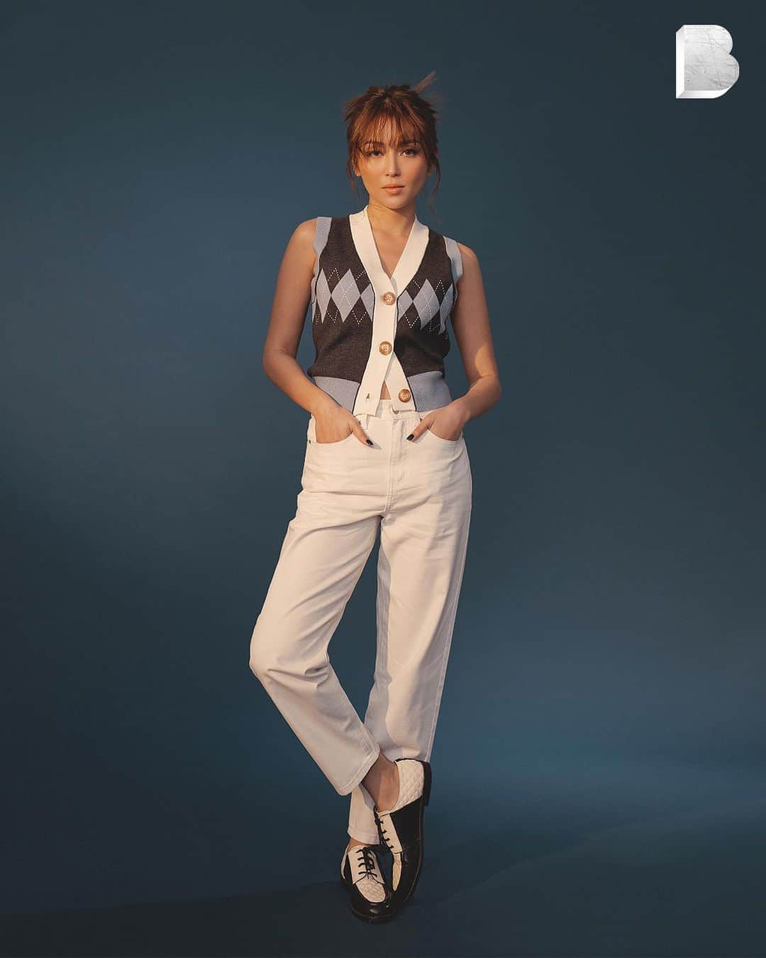 Kathryn Bernardoさんのインスタグラム写真 - (Kathryn BernardoInstagram)「This look has one goal: to keep you looking cute and comfy all day long. 💯  Get her #BENCHNewPrep look: 💙 Knit Vest (YHV0030) P899.75 💙 Twill Pants (YPS0406) P999.75  Buy Official, Buy Original! Get these products plus more from our official online stores. Link in bio! 🛒  Buy only from official BENCH/ stores and online platforms to ensure authentic and high-quality products.」4月4日 17時18分 - bernardokath