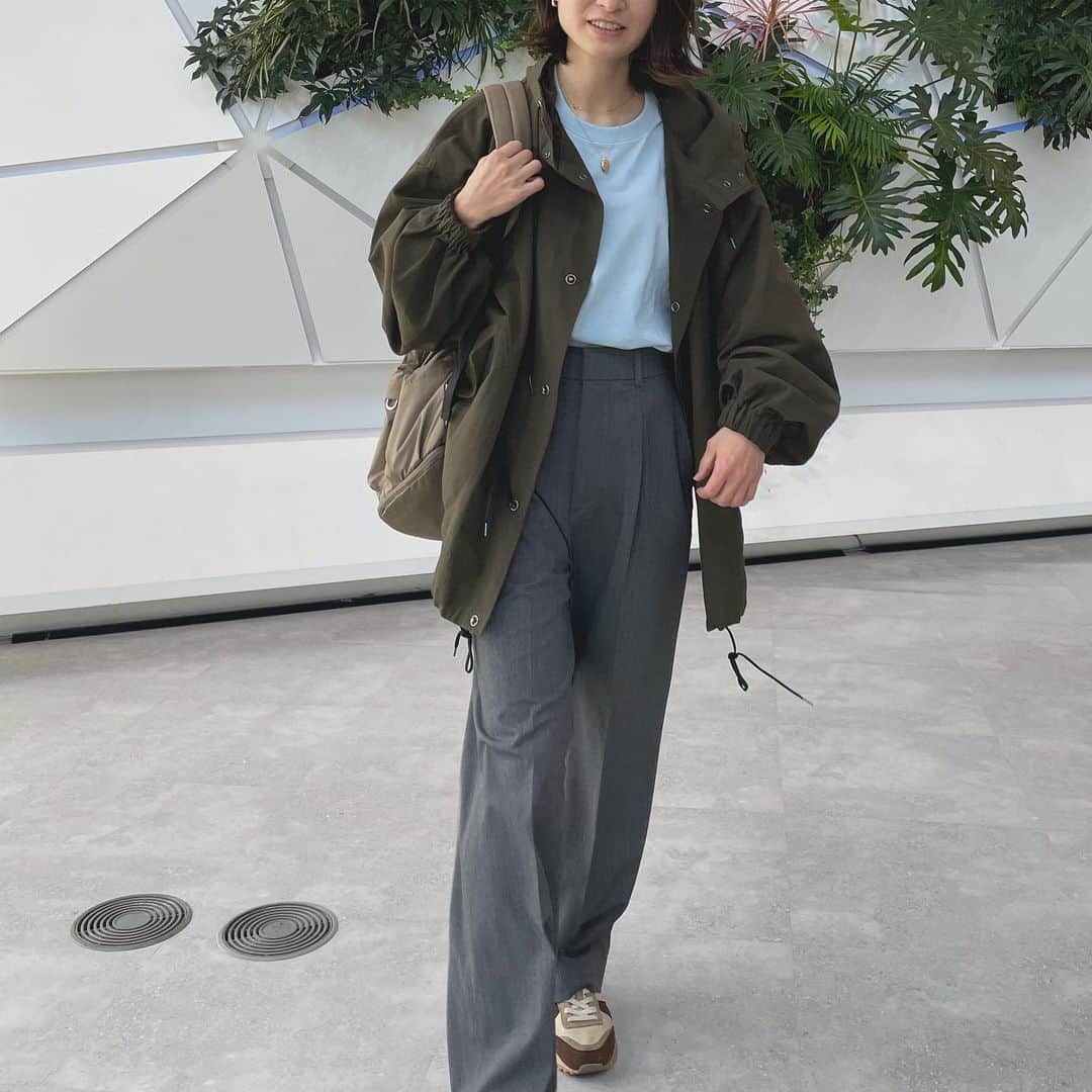 上村若菜のインスタグラム：「. 最近はだいたいこんな感じ。 週5リュック。  4/12〜  @greish_official のPOP UP SHOPが、 名古屋タカシマヤにOPEN✨ 私は4/16(日)に店頭に立つ予定です🚄✨  初の名古屋のPOP UP ✨ お近くの方はぜひ遊びにきてくださいね✨  #wakameswardrobe  リュック…#greish #Wsac＋ taupe ジャケット…#argue トップス…#thenewhouse  パンツ…#uniqlo 靴…#novesta  . ⇩ 【information】 4/12〜ジェイアール名古屋タカシマヤにてGreishのPOP UP SHOPを展開✨ . 初の名古屋でのポップアップ。 期間中はオンライン限定アイテム〈Wsac〉や〈the Moment.Cap〉も特別に展開予定。  実際に商品をお手にとっていただける機会となりますので、ぜひこの機会にご来店くださいませ✨ . さらに、Greishのアイテムをご購入の先着40名様にノベルティ （オリジナルマルチフック または オリジナルサブバッグ）をプレゼント致します🎁  お近くの方はぜひお立ち寄りくださいませ。  Greish POP UP SHOP @ジェイアール名古屋タカシマヤ  《日程》 4/12(水)〜4/25(火)まで  4/16(日)にはディレクター上村若菜 (@wakame_kami )も来店予定。  @greish のアカウントにて店頭からインスタLIVEも配信予定なのでお楽しみに✨   ※急遽予定が変更になる場合もございます  《場所》 ジェイアール名古屋タカシマヤ 8階 新生児衣料・用品売場  052-566-8713  《展開アイテム》 ⚫︎Wsac＋ ⚫︎Wsac 《POP UP期間中の限定販売》 ⚫︎Common sac ⚫︎Wsac＋ mini 《POP UP期間中の限定販売》 ⚫︎the Moment cap. 《POP UP 期間中の限定販売》  🚚ご自宅や外出先からご注文いただける〝リモショピ〟もぜひご利用くださいませ📱   ※リモショピのご利用には、ジェイアール名古屋タカシマヤでの‘マイページ‘登録が必要になります。  #greish  #カジュアルコーデ #大人カジュアル」
