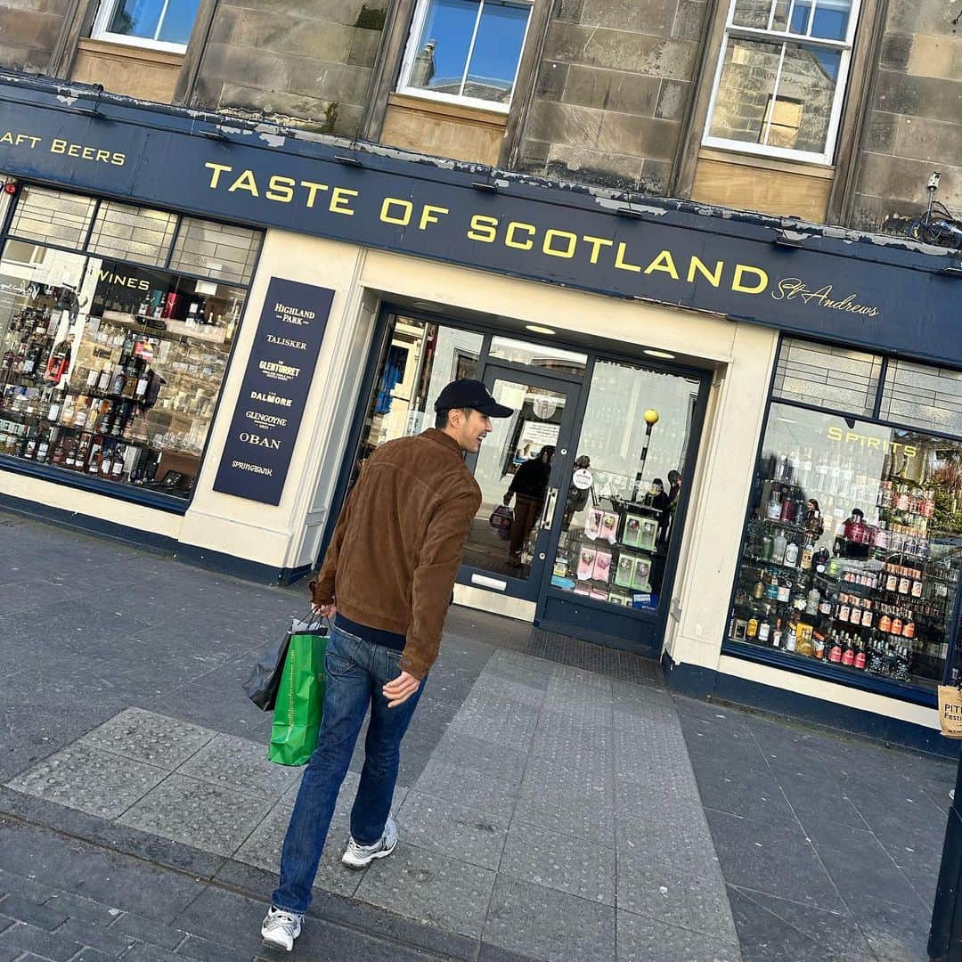 キム・ジソクさんのインスタグラム写真 - (キム・ジソクInstagram)「. . .Scotland, home of golf⛳️ . .뭐랄까, 초보운전이 아우토반 달린 느낌🤔」4月4日 17時31分 - kimjiseok16