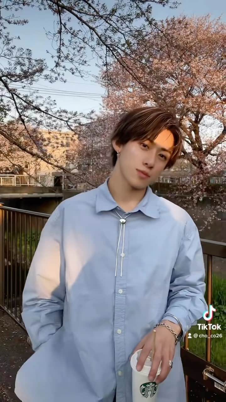 りゅうとのインスタグラム：「คุณกำลังทำอะไร  ¿Qué tipo de mí quieres ver?  Aku seperti apa yang ingin kamu lihat?  What kind of me do you want to see?  #reels #tiktok #tiktokindonesia #tiktokmalaysia  #philippines #indonesia #tiktokjapan #thailand」