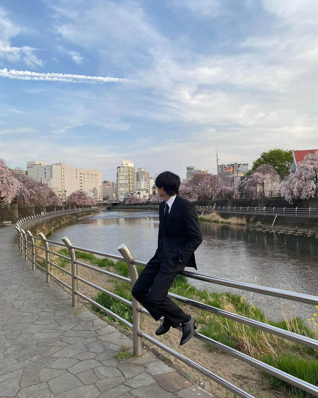 大久保琉唯さんのインスタグラム写真 - (大久保琉唯Instagram)「大学入学  suit： @takeokikuchi_official  tie： @dior  shoes： @ladmusician    #入学式」4月4日 18時01分 - rui_912