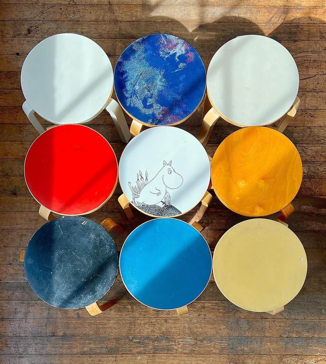 Artekさんのインスタグラム写真 - (ArtekInstagram)「Tung Chiang (@tungchiang) Creative Lead and Studio Director at @heathceramics and great friend of Artek has recently shared a love letter to celebrate 90 years of Stool 60. ⁠ ⁠ "Congratulations on Artek Stool 60 turning 90 this year! Alvar and Aino Aalto designed this stool almost a century ago, yet it still remains modern and classic in every way. For the past 20 years, I have been collecting and obsessing over the stool,  selecting nine samples from my vintage collection. One of them is the result of a collaboration between Heath and Artek.⁠"⁠ ⁠ Thank you Tung for the wonderful words and pictures of your Stool 60 collection!」4月4日 18時05分 - artekglobal
