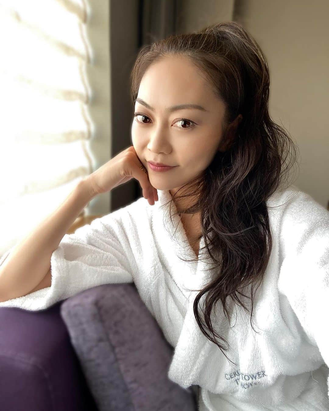SAORIのインスタグラム：「☺︎❤︎❤︎☺︎❤︎❤︎☺︎❤︎❤︎☺︎ 最近1週間に1度は同じ夢を見るのよね😴 なんなんだろ？でもすっごく嬉しい 幸せな夢だから、また見れれば良いなぁと思って 毎日過ごしてる😋 (だからよく見るのかなぁ🤪)  👱🏼‍♀️≪follow plz⤵︎⤵︎⤵︎♡♡♡ #saotraveltheworld 🌏✈️」