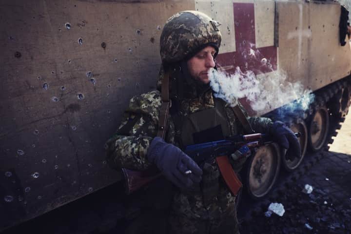AFP通信さんのインスタグラム写真 - (AFP通信Instagram)「#AFPrepost 📷 @stepanovanatolii - Ukraine. War. January 2023 -⁣ ⁣ #Ukraine #war #invasion #warinukraine #russianagression #ukrainian #photojournalism #photooftheday #AFP #afpphoto⁣ #Bakhmut #soldiers #documentaryphotography #helicopter #helicopterattack #m777 #Artillery #L119 #frontline #frontline #hospital #tank #tankers #infantry #battlefield」4月4日 18時14分 - afpphoto