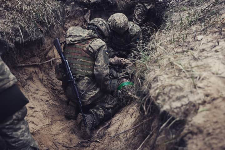 AFP通信さんのインスタグラム写真 - (AFP通信Instagram)「#AFPrepost 📷 @stepanovanatolii - Ukraine. War. January 2023 -⁣ ⁣ #Ukraine #war #invasion #warinukraine #russianagression #ukrainian #photojournalism #photooftheday #AFP #afpphoto⁣ #Bakhmut #soldiers #documentaryphotography #helicopter #helicopterattack #m777 #Artillery #L119 #frontline #frontline #hospital #tank #tankers #infantry #battlefield」4月4日 18時14分 - afpphoto