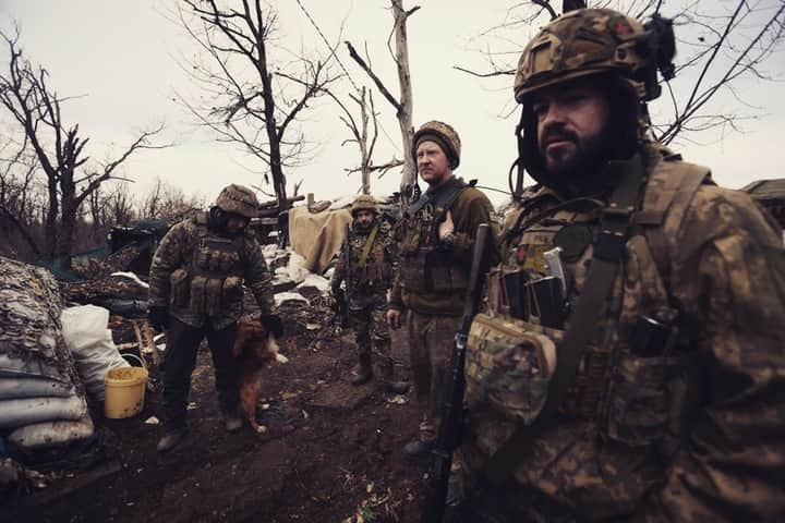 AFP通信さんのインスタグラム写真 - (AFP通信Instagram)「#AFPrepost 📷 @stepanovanatolii - Ukraine. War. January 2023 -⁣ ⁣ #Ukraine #war #invasion #warinukraine #russianagression #ukrainian #photojournalism #photooftheday #AFP #afpphoto⁣ #Bakhmut #soldiers #documentaryphotography #helicopter #helicopterattack #m777 #Artillery #L119 #frontline #frontline #hospital #tank #tankers #infantry #battlefield」4月4日 18時14分 - afpphoto