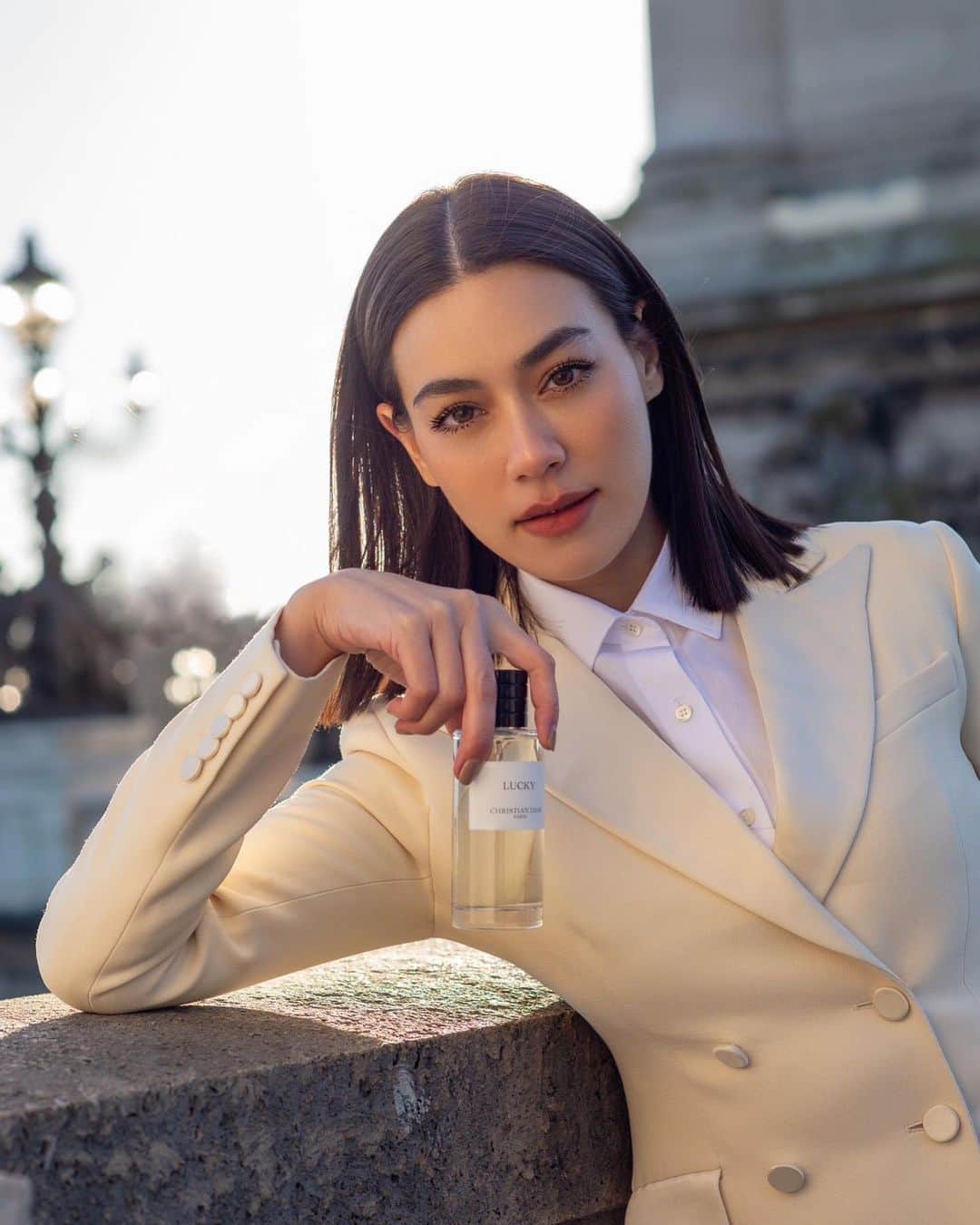 キンバリー・アン・ウォーテマス・ティアムシリのインスタグラム：「My Lucky scent, la Collection Privée Christian Dior. 💚✨  Add line @ DiorThailand for more info  #DiorLaCollectionPrivee #Diorparfums #DiorBeauty  @diorbeauty @diorbeautylovers」
