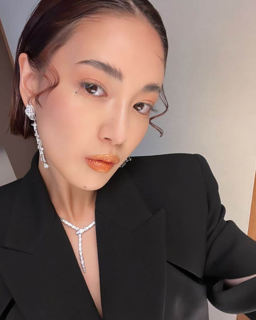 Kyokoのインスタグラム：「Beauty mark and glitter tears make up for beauty @fujiikaren_official  @bulgari」