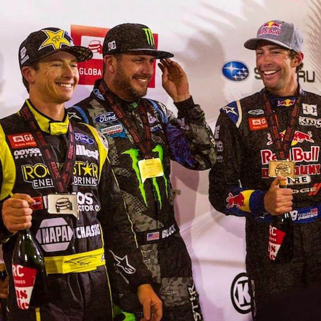 タナー・フォウストのインスタグラム：「Happy #43day!  Go do something rad today!  #kb43ver @kblock43 @43institute」
