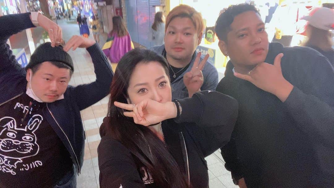 のインスタグラム：「久々に沖縄。  好きぴメンバー集結！  記憶喪失です。  朝までのんでたらしい…」