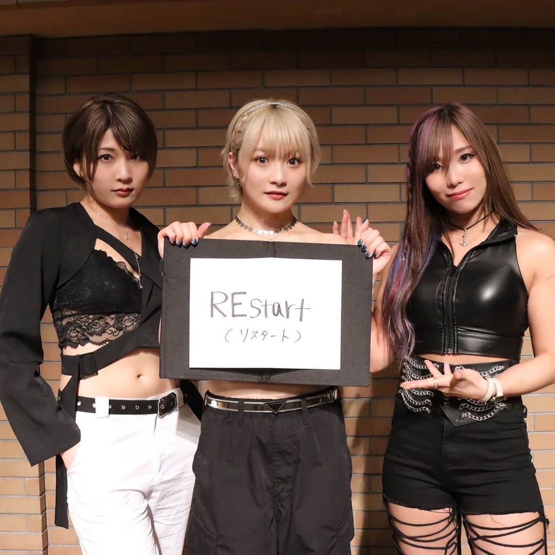 のインスタグラム：「私たちが “REstart” です。  再始動。 この3人が4月23日横浜アリーナでベルト巻きます。  #KAIRI #natsupoi #安納サオリ #REstart #stardom #横浜アリーナ」