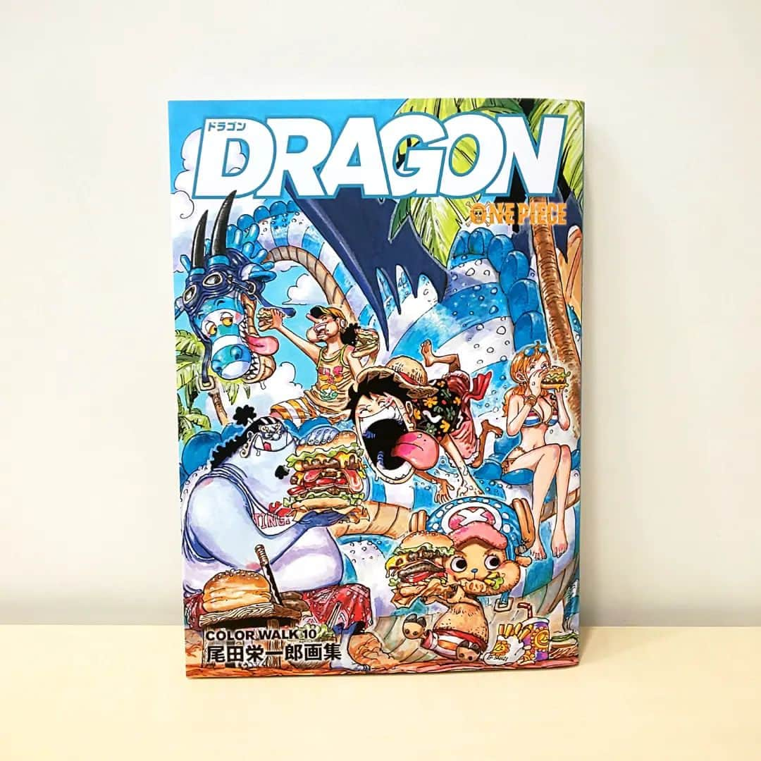 ONE PIECEスタッフ公式さんのインスタグラム写真 - (ONE PIECEスタッフ公式Instagram)「尾田栄一郎最新画集『DRAGON COLOR WALK10』本日発売！  ワノ国編を彩った名画や『STAMPEDE』『FILM RED』スペシャルイラスト計200点以上を収録しており、過去最大ボリュームとなっています。  さらに2022年7月に話題となった『名探偵コナン』青山剛昌先生とのスペシャル対談も完全版で収録！ #大海賊百景 のビッグポスターなど豪華付録もたっぷり付属します。  ぜひお手に取って、お楽しみください✨  #ONEPIECE #ワンピース #漫画 #manga #尾田栄一郎 #eiichirooda #OP_FILMRED #イラスト #illustration #画集 #artbook」4月4日 10時00分 - onepiece_staff