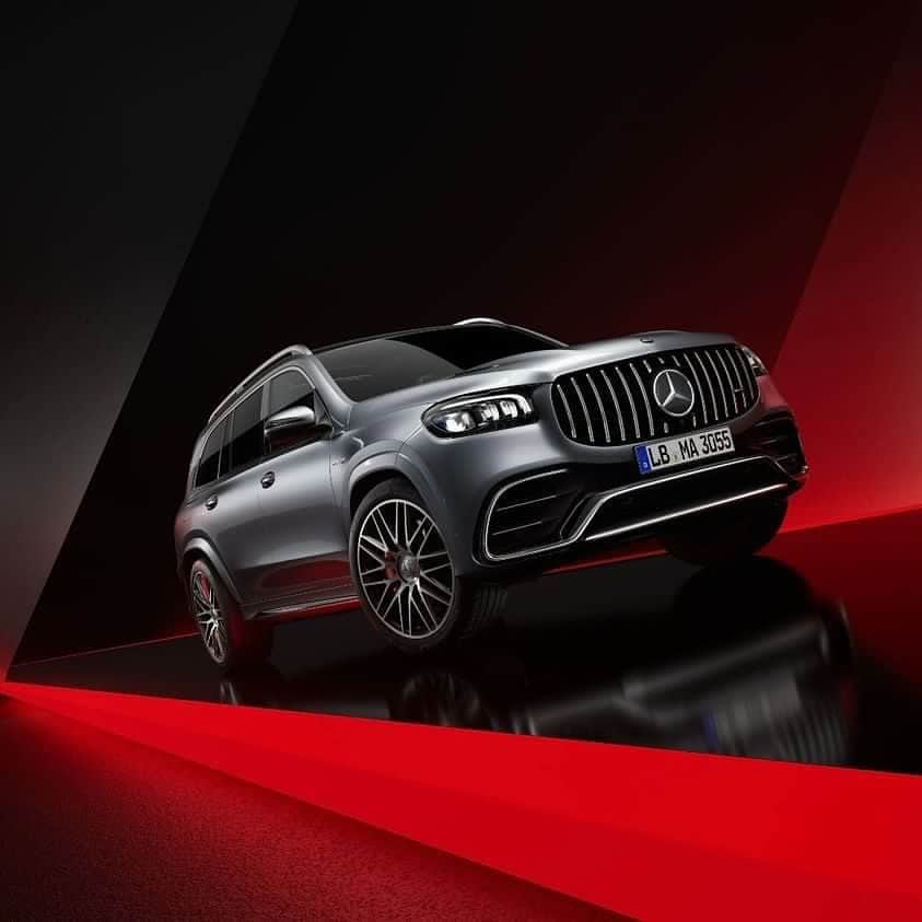 Mercedes AMGのインスタグラム：「Respect: statement and sentiment.  Overtake conventions. The new Mercedes-AMG GLS 63 4MATIC+.  #MercedesAMG #AMG #AMGPremiere #GLS63 #OvertakeConventions  [Mercedes AMG GLS 63 4MATIC+ | WLTP: Kraftstoffverbrauch kombiniert: 13,2 12,8 l/100 km | CO2-Emissionen kombiniert: 298 289 g/km]*  * Alle Angaben sind vorläufig und wurden intern nach Maßgabe der Zertifizierungsmethode „WLTP-Prüfverfahren“ ermittelt. Es liegen bislang weder bestätigte Werte einer amtlich anerkannten Prüforganisation noch eine EG-Typgenehmigung noch eine Konformitätsbescheinigung mit amtlichen Werten vor. Abweichungen zwischen den Angaben und den amtlichen Werten sind möglich.」