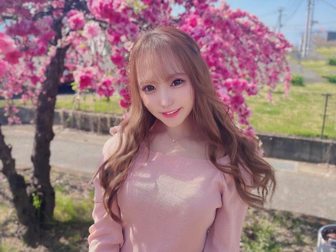 のインスタグラム：「. . プロフィール画像変えたよん💗 . . なんかギャルくない？(笑) . . . #28歳 #アラサー #アラサー女子 #大人ギャル #アラサーギャル #元アイドル #お出かけ #code #ootd #fashion #ガーリーコーデ #大人ガーリー #149cm #低身長 #むちむち #あざとい系女子 #春コーデ #ピンクコーデ #instagood #likeforlikes #followme #フォロワー増やしたい」