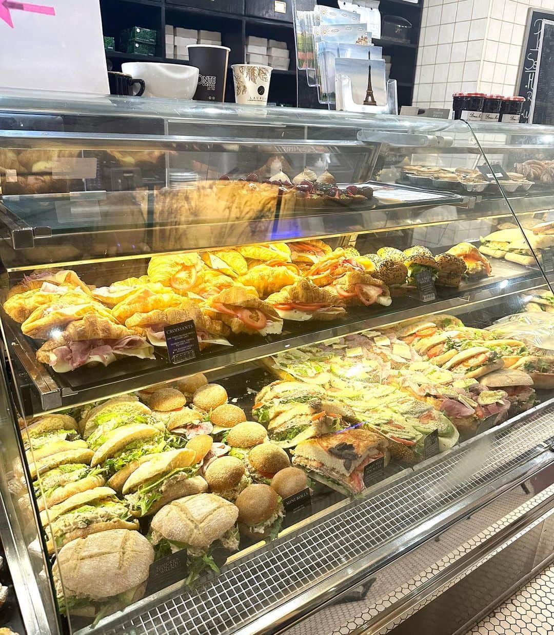 中谷あすみさんのインスタグラム写真 - (中谷あすみInstagram)「メルボルンでの朝食🥐 Laurent Bakeryのパンが美味しすぎた😍  さすがカフェの街なだけあって良いカフェがありすぎてたくさん行っちゃいました☕️  #LaurentBakery #melbourne #メルボルン #メルボルンカフェ #オーストラリア旅行 #海外カフェ #海外旅行 #tripgram」4月4日 10時14分 - asumi_naa
