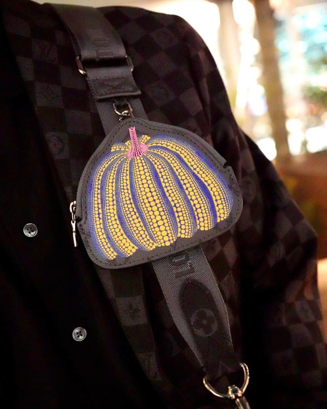 桜田通さんのインスタグラム写真 - (桜田通Instagram)「Louis Vuitton × Yayoi Kusama  ルイ・ヴィトンと草間彌生さんのコラボレーションコレクション✨ パンプキンのモチーフのトリオバッグ💎 3月31日から第2弾コレクション達が登場しています！  バッグという名の、アートを持ち運べるような感覚で、このバッグと一緒に外に出ることがすごく楽しいです🖤  #LVxYayoiKusama #LVFashion @LOUISVUITTON」4月4日 10時13分 - dorisakurada