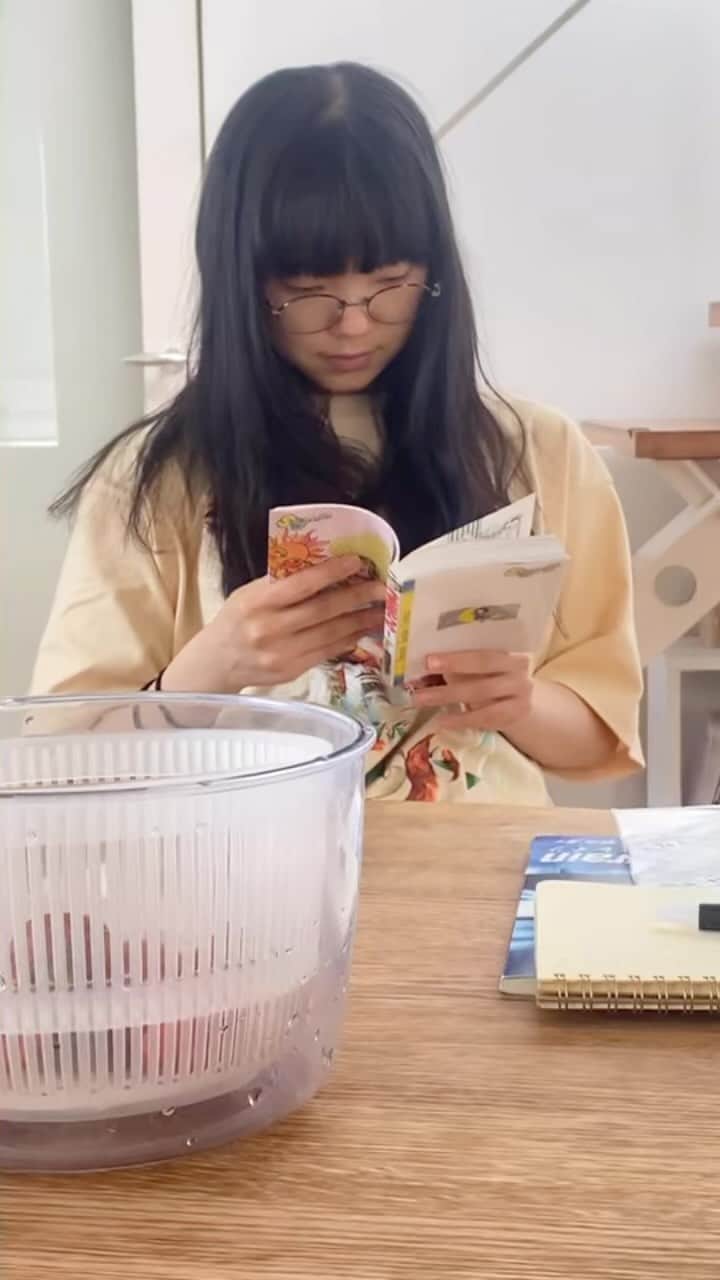 のインスタグラム：「* 休憩のあいまに読むのはうる星やつらだっちゃ⭐︎ラムちゃん♡」