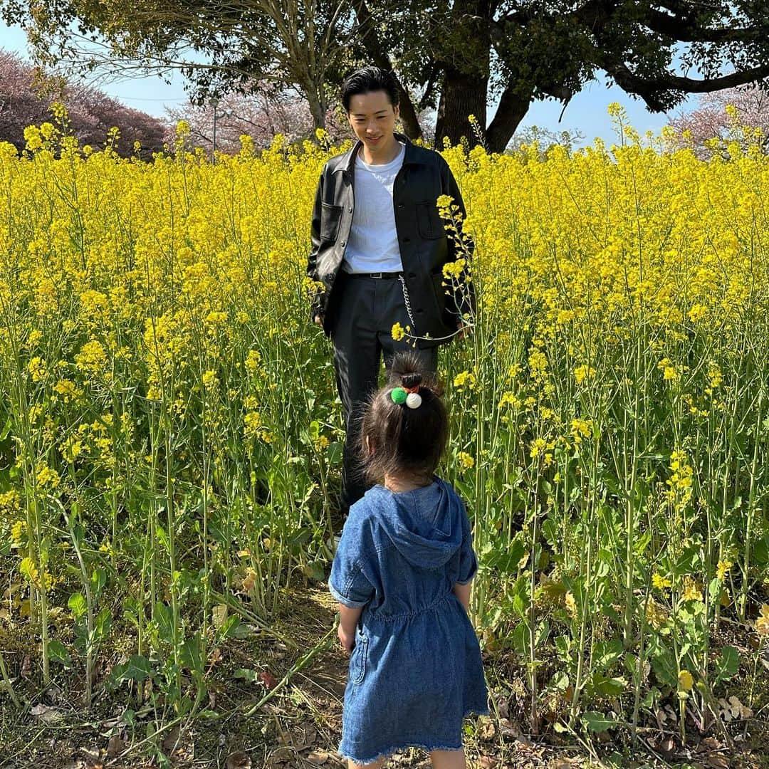 漆山葵さんのインスタグラム写真 - (漆山葵Instagram)「🌼 #親子感」4月4日 10時39分 - a3r21n32