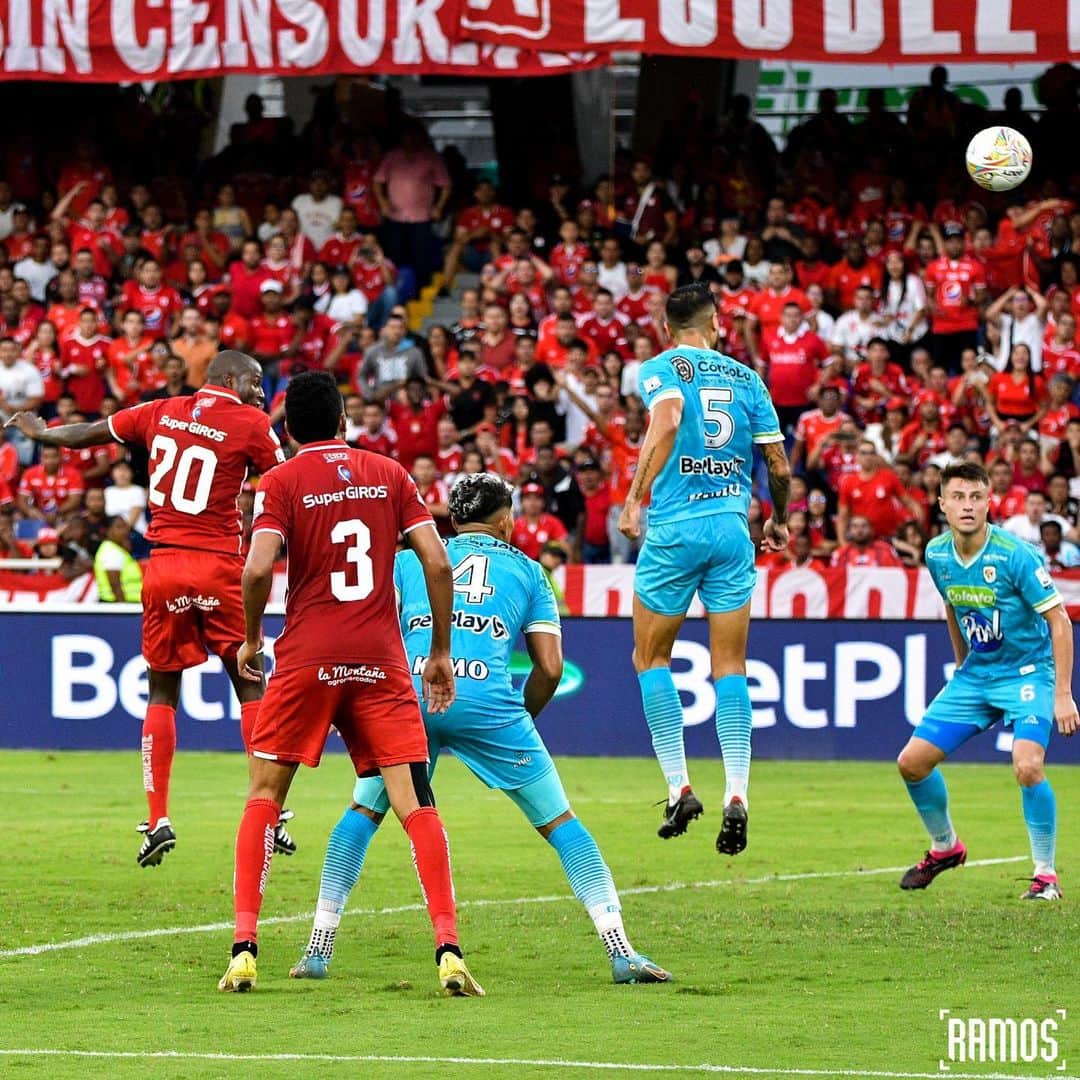 のインスタグラム：「Sólo palabras de agradecimiento a nuestra hinchada por acompañarnos. 💪🏾🙏🏾   Cada vez más es un hábito. ¡Vamos los rojos! 👹🏟️」