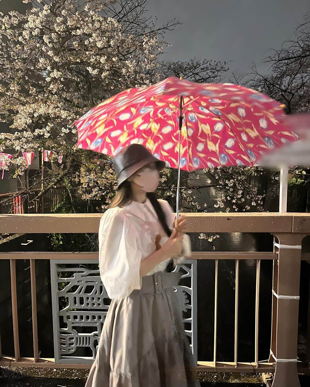 叶瀬千紗のインスタグラム：「夜遅く大雨で人がいなかったからちょっとだけ写真撮ってもらった🍃♡」