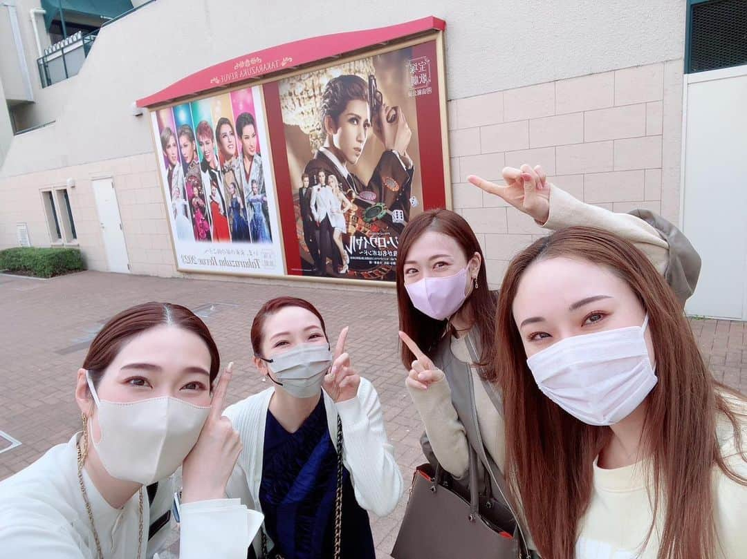 妃白ゆあさんのインスタグラム写真 - (妃白ゆあInstagram)「もちろんメインはこちら💁🏼‍♀️❤️❤️ 噛み締めてきました🥲 ⁡ 劇場で会えたあんるちゃん と愛ちゃんと一緒に☺️📸🌸 ⁡ ⁡ #夢妃杏瑠 さん #愛月ひかる さん #鞠花ゆめ さん #妃白ゆあ」4月4日 11時19分 - yua_hishiro