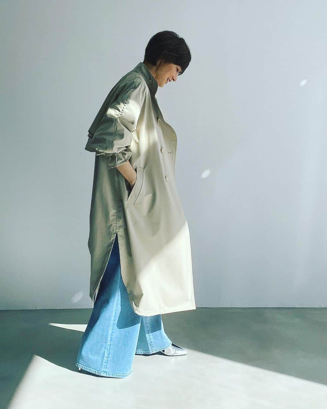 のインスタグラム：「【NAVE POP UP STORE】 4/5(水)〜4/11(火)開催です。 ＜Tokyo＞伊勢丹新宿本店2階 ＜Osaka＞阪急うめだ本店4階 ウォーターリペレントロングトレンチコートは、写真のように手首のベルトを絞ってボリュームスリーブにして着用するのが私はお気に入りです♡ この機会に是非たくさん着用してみてくださいね！」