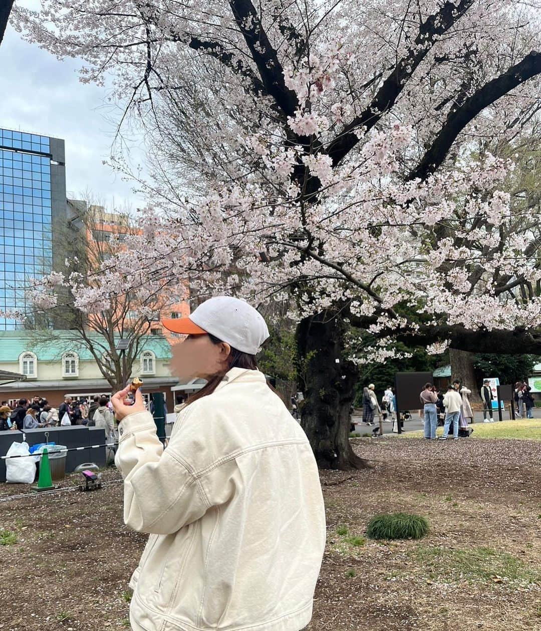 中村水月さんのインスタグラム写真 - (中村水月Instagram)「4月🌸 花粉症には辛いけど暖かくなってきて桜やお花が綺麗な季節になりました🌼  年々、年度が変わることによっての自分の変化はあまりないけど コーチングで関わっている子達にとっては環境や心持ちが変わるスタートの時期  一人一人の想いに寄り添って一緒に成長できる自分でありたいと思っています。  かという自分も明日で妊娠6ヶ月に入ります💭 日々の変化を楽しんで行こうと思います！」4月4日 11時46分 - n___mm____n