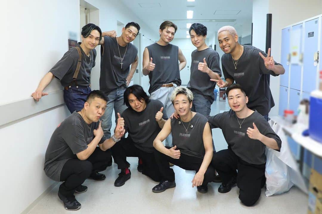 マサ小浜のインスタグラム：「EXILE THE SECOND LIVE TOUR 2023 “Twilight Cinema” in Saitama  昨日は大宮公演　Day 1でした (個人的に2公演目)  SECONDのハイパーなエナジーに笑いあり涙ありの内容の濃すぎる最高のライブでした！ 素敵なバンドと演奏を心からENJOYしました。  (Secondの皆さんのすべらないMCもサイコーです。) 今日のDay 2もがんばります  #exilethesecond #twilightcinema #gultar」