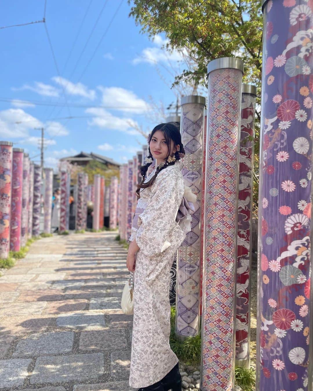 りりあのインスタグラム：「着物で今日散策🌸  #桜の季節 #着物 #嵐山 #京都散策 #華美だんご #可愛いお団子 #arashiyama #kyoto #cherryblossoms #spring」