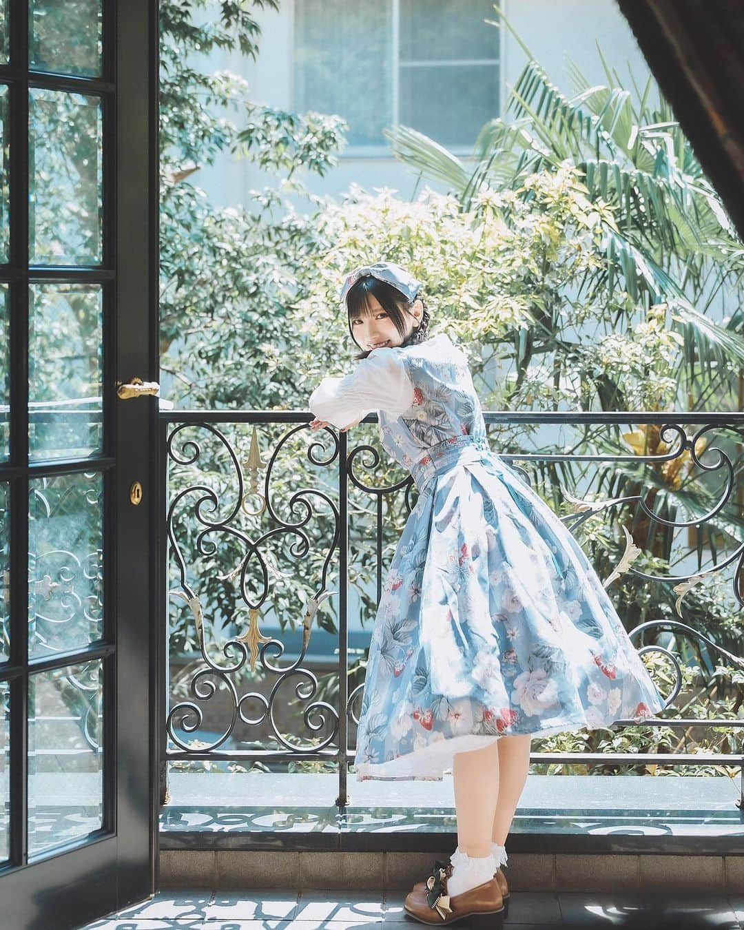 山田麻莉奈さんのインスタグラム写真 - (山田麻莉奈Instagram)「. 赤坂洋館ハウスというところでの撮影だったのですが お洋服と場所の雰囲気もすごく合ってて どこで撮っても映てて楽しかった‪〜🫶🏻‎  #ロリコレ #ロリータ #ロリータファッション  #洋館 #コスプレ #lolita #cosplay #🍓#🌸」4月4日 12時43分 - marina.yamada_324